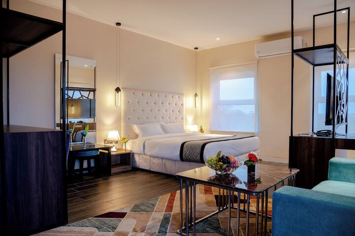 Room 5 of 40