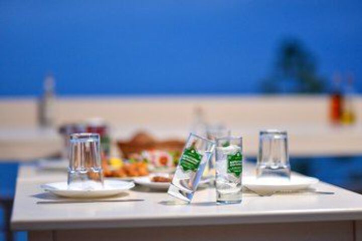 Lounge 13 of 61