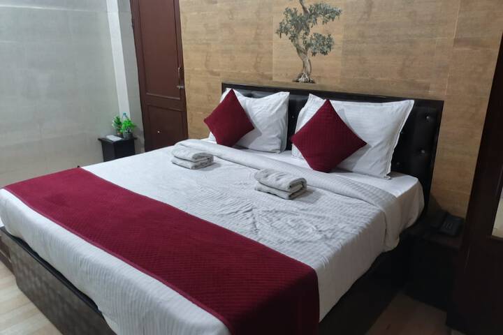 Room 8 of 14