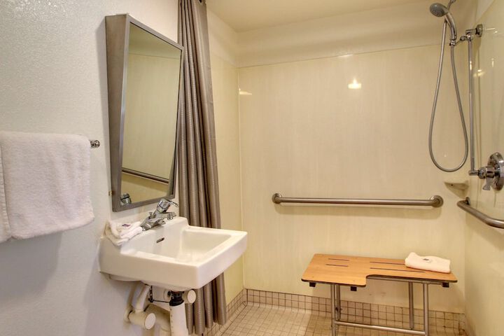 1 King Bed (7 of 8)