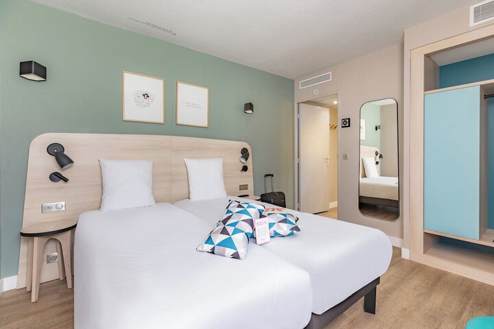 Room 5 of 26