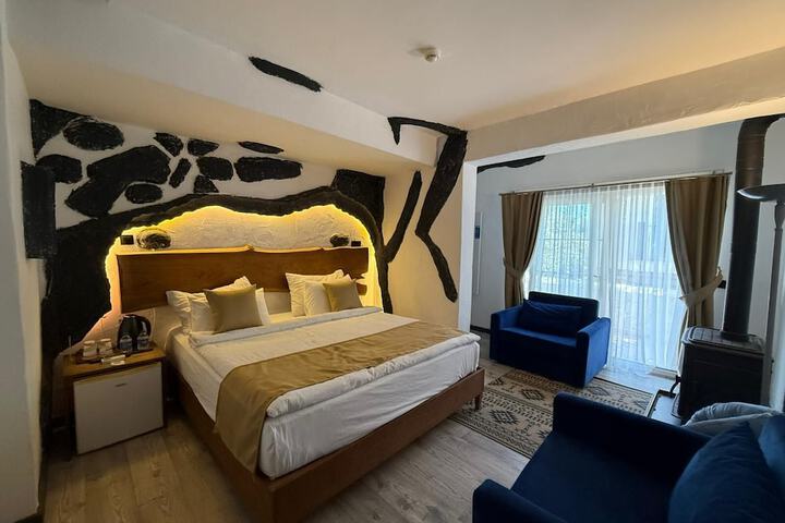 Room 83 of 194