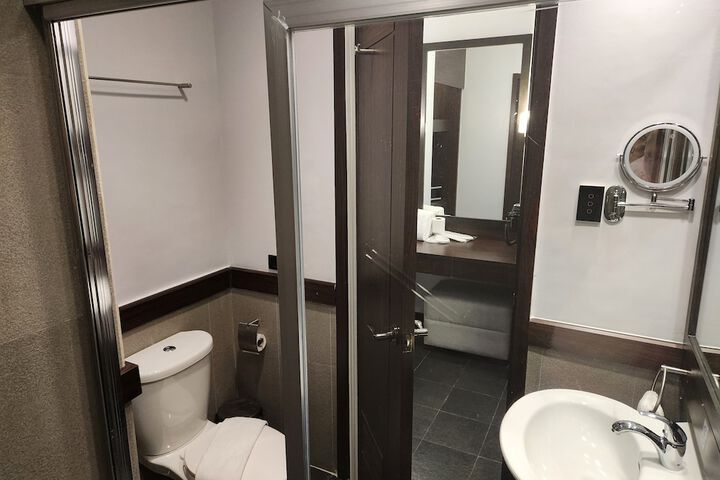 Room 25 of 51