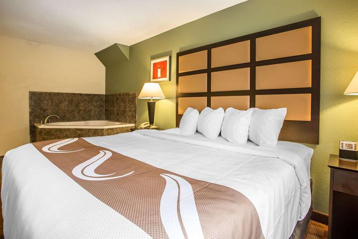1 King Bed (4 of 14)