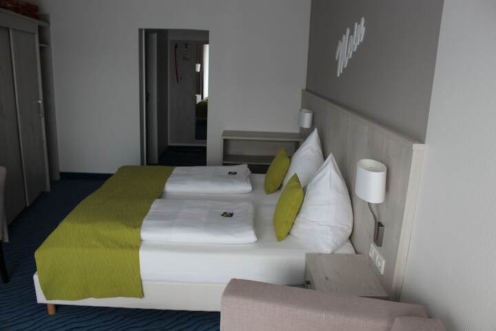 Room 9 of 30