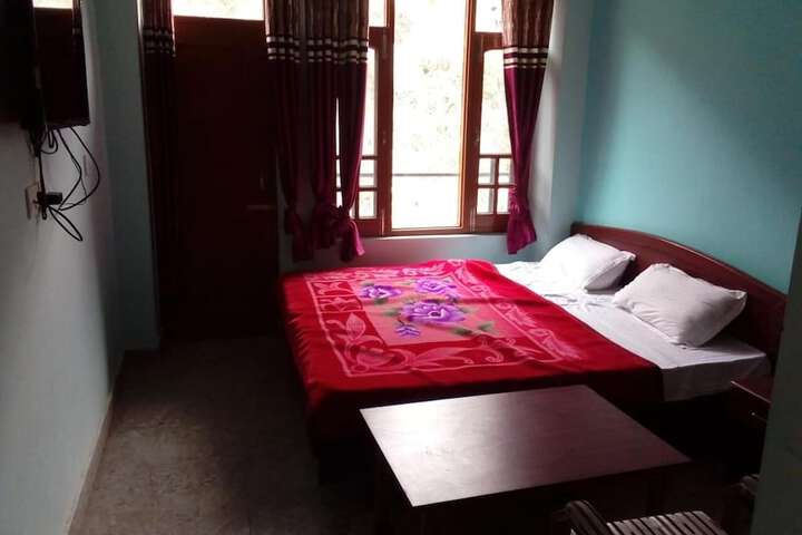 Room 11 of 34