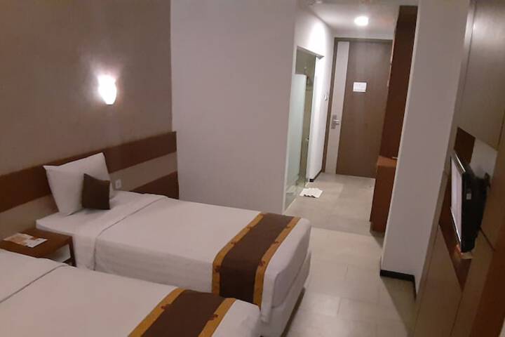 Room 9 of 49