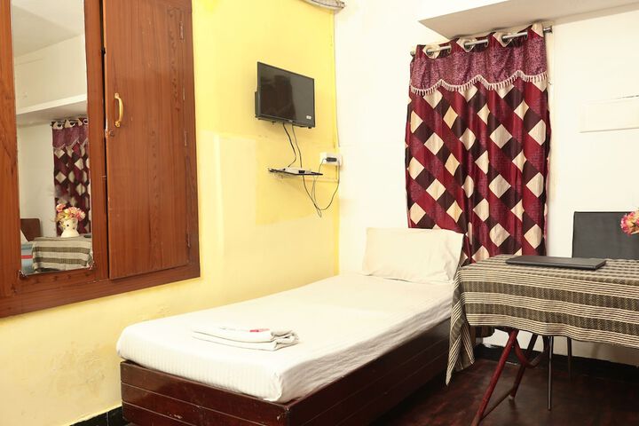 Room 18 of 33