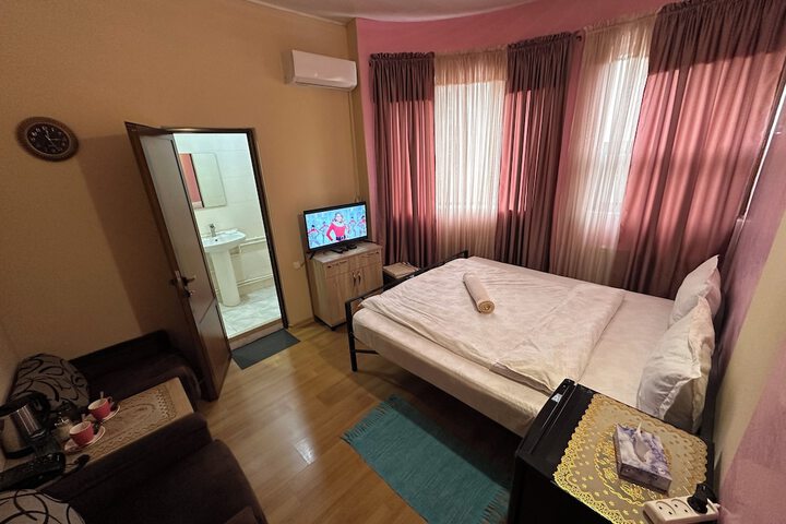 Room 28 of 32