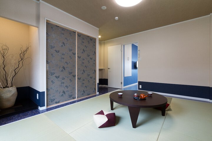 Room 10 of 27