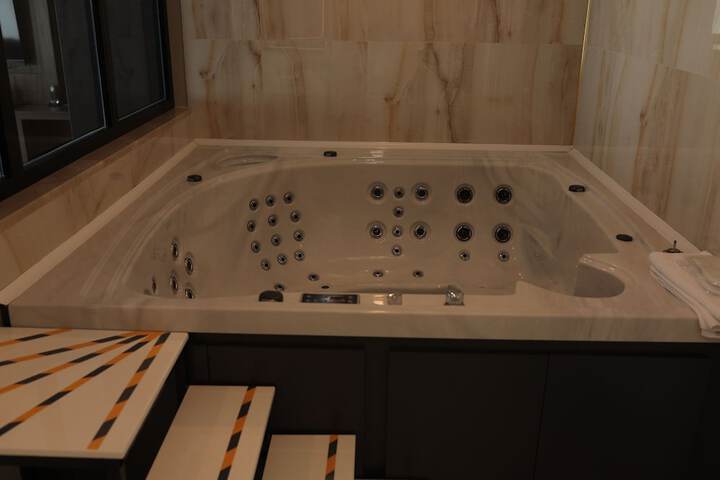 Room 21 of 41