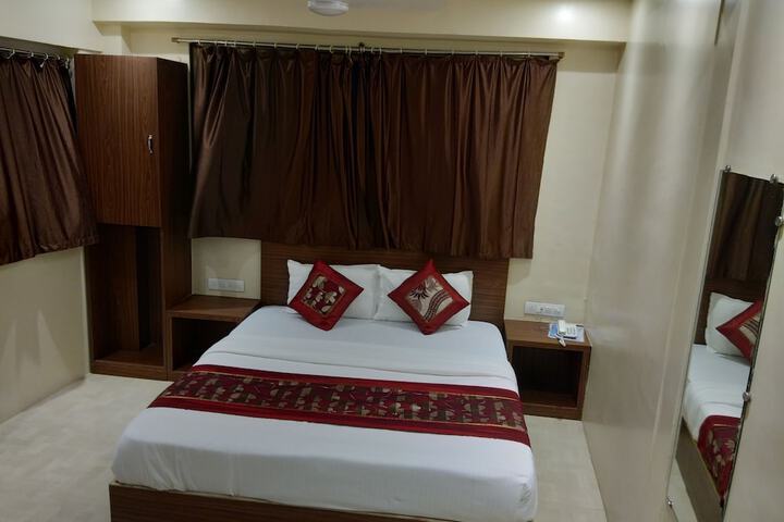 Room 10 of 19