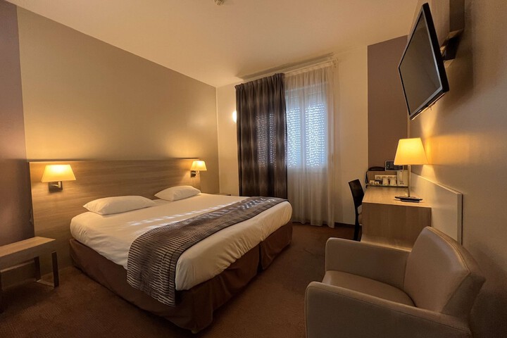 Room 10 of 98