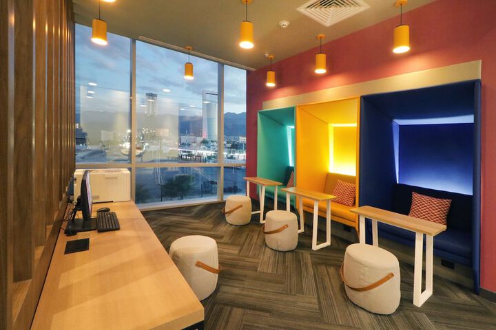 Business Center 55 of 58