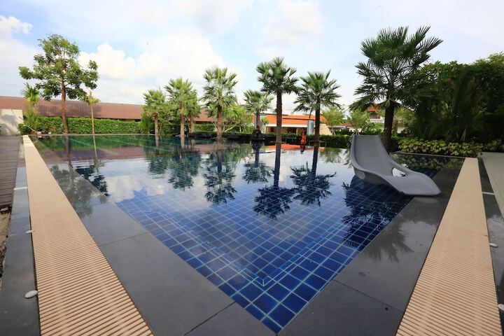 Pool Hotel