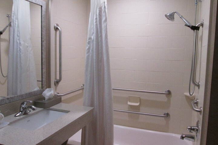 Room 32 of 81