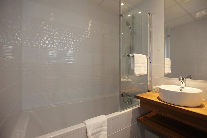 Room 15 of 28