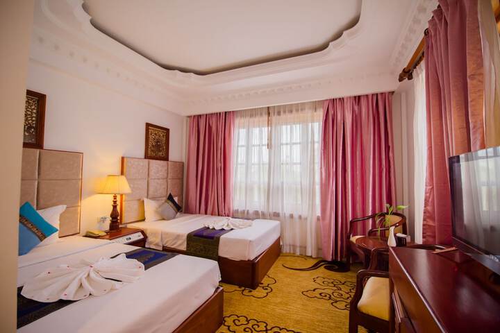Room 10 of 32