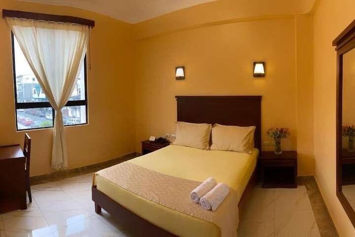 Room 4 of 18