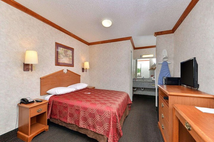Room 11 of 14