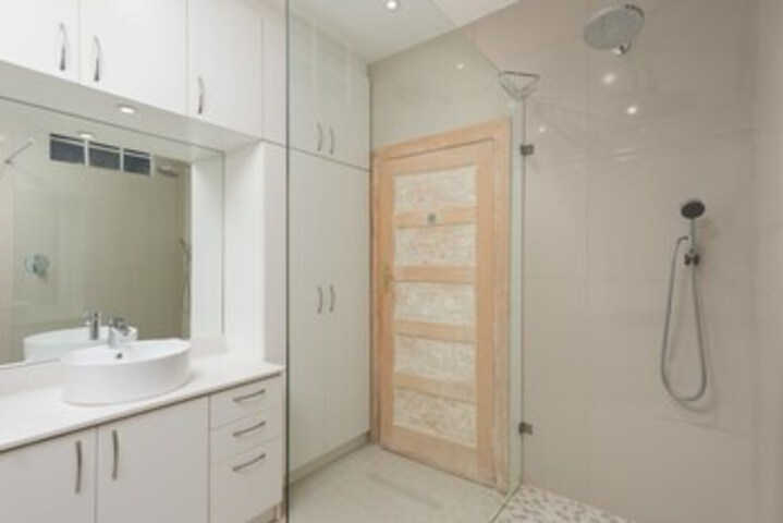 Room 4 of 17
