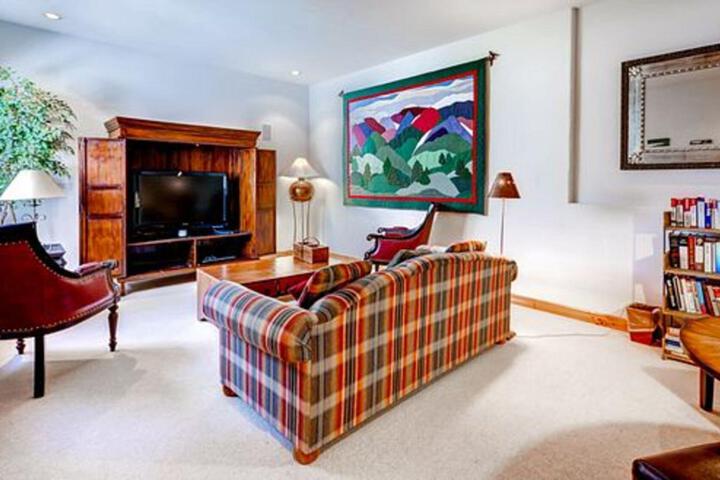 Room 102 of 147