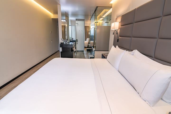 Room 25 of 84