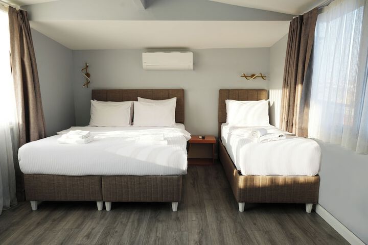 Room 52 of 89
