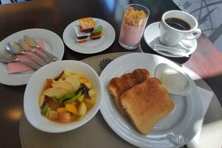 Breakfast/Coffee Service 73 of 84