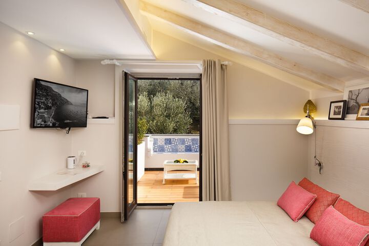 Room 15 of 228