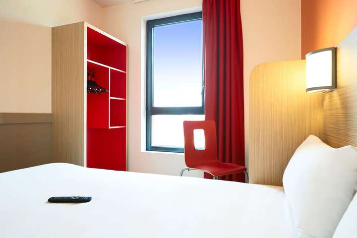 Room 8 of 31