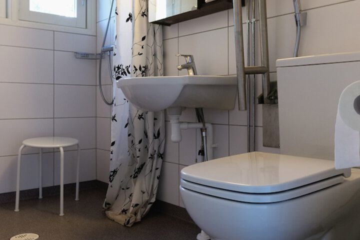 Room 16 of 38