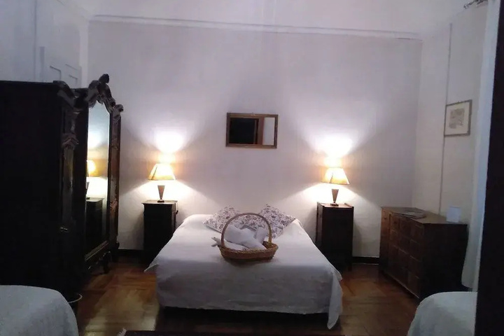 Room 3 of 8