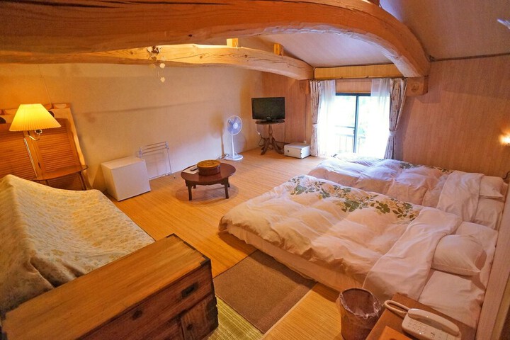 Room 4 of 42