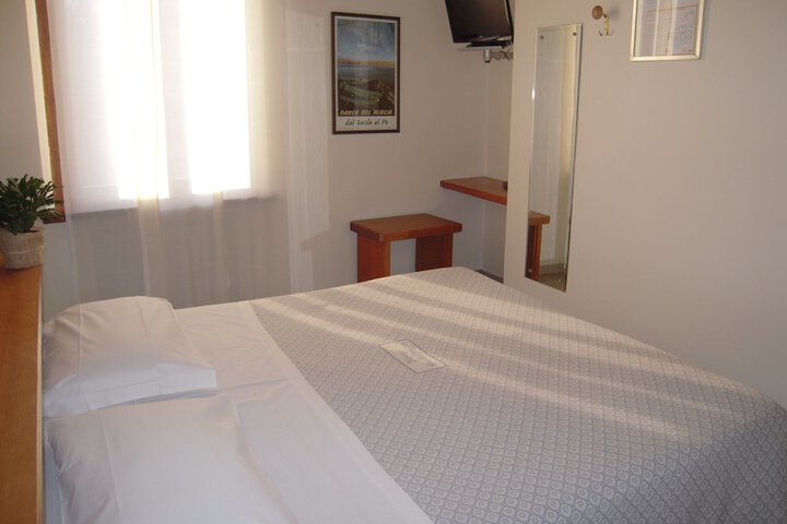 Room 10 of 65
