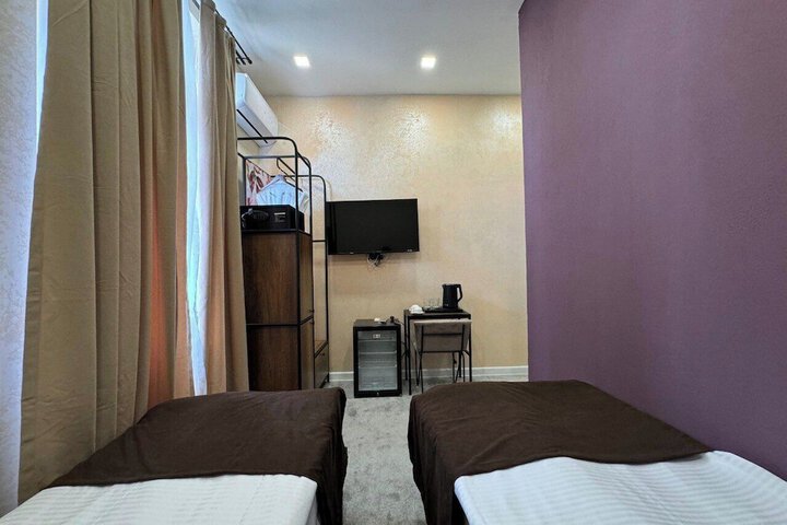 Room 8 of 32