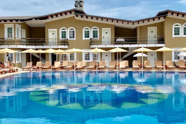 PalmaNova Resort