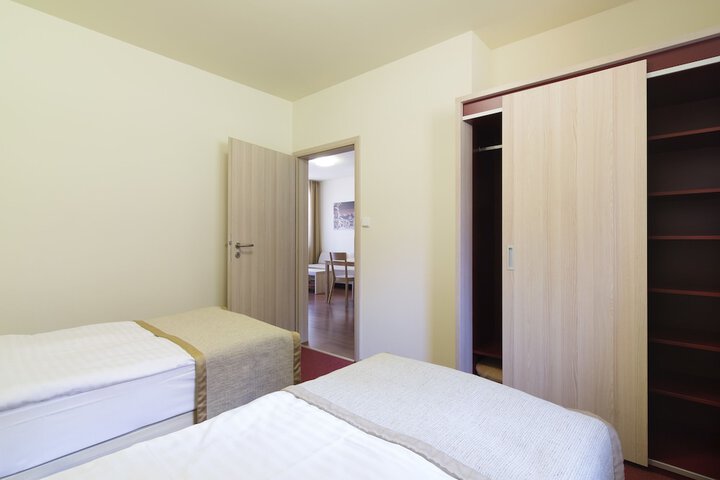 Room 18 of 116