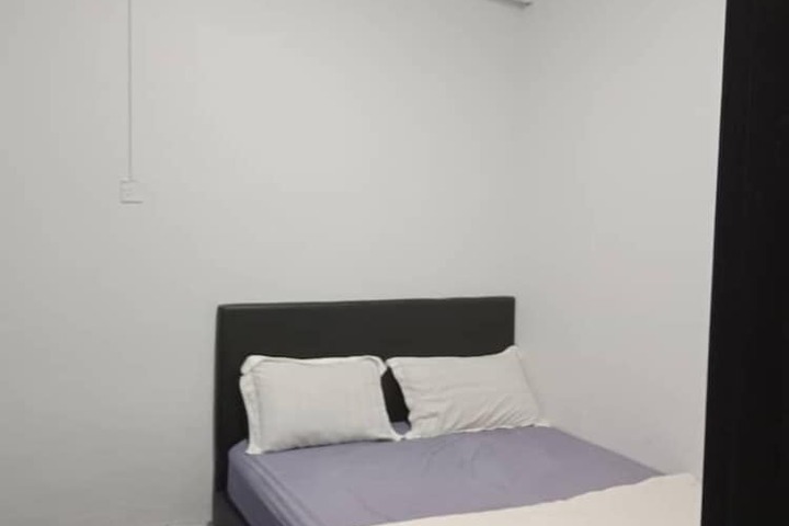 Room 10 of 14