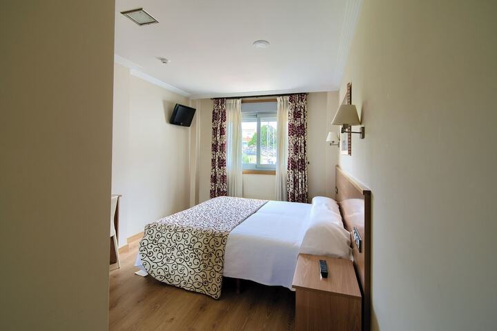 Room 9 of 33