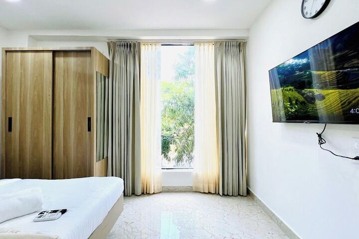 Room 3 of 10