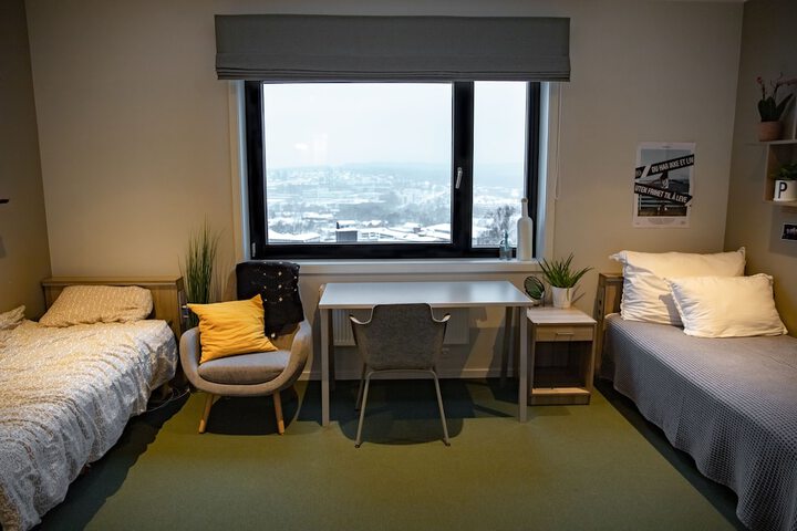 Room 2 of 39