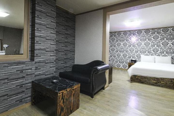 Room 29 of 57