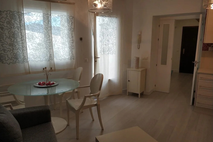 Room 3 of 10