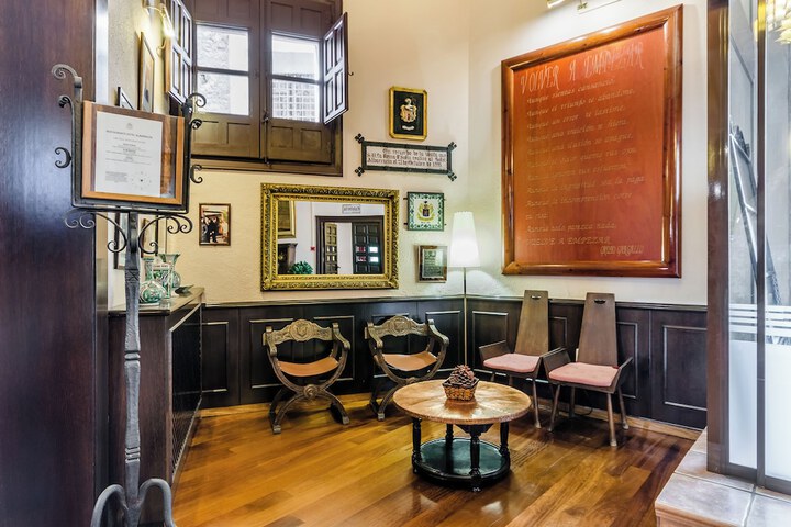 Entrance & Lobby