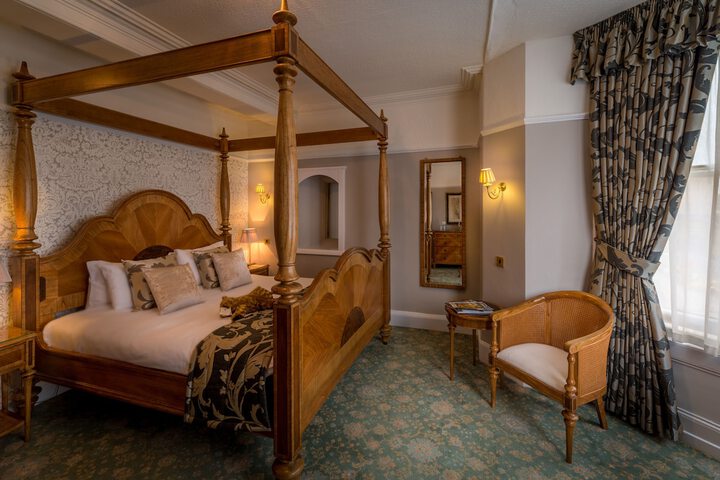 Room 13 of 75