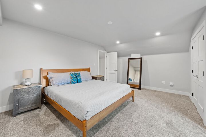Room 33 of 36