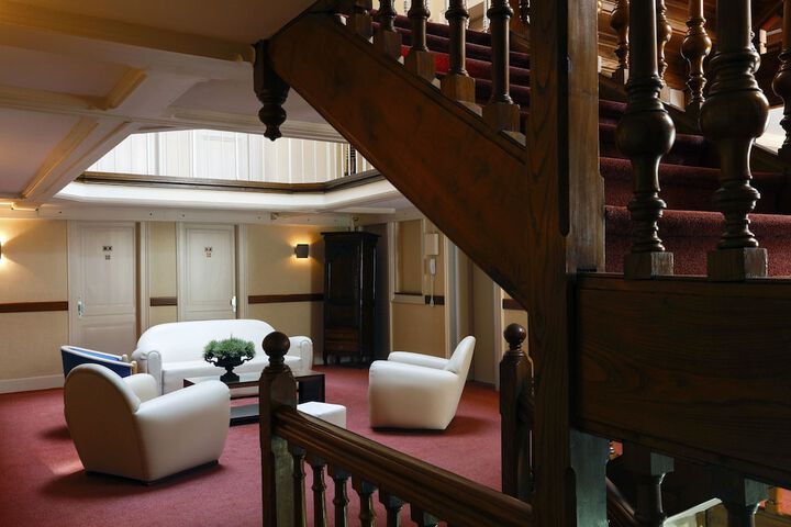 Guest Lobby