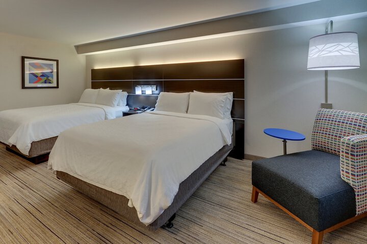 2 Queen Beds Leisure (8 of 17)
