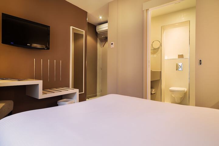 Room 6 of 37